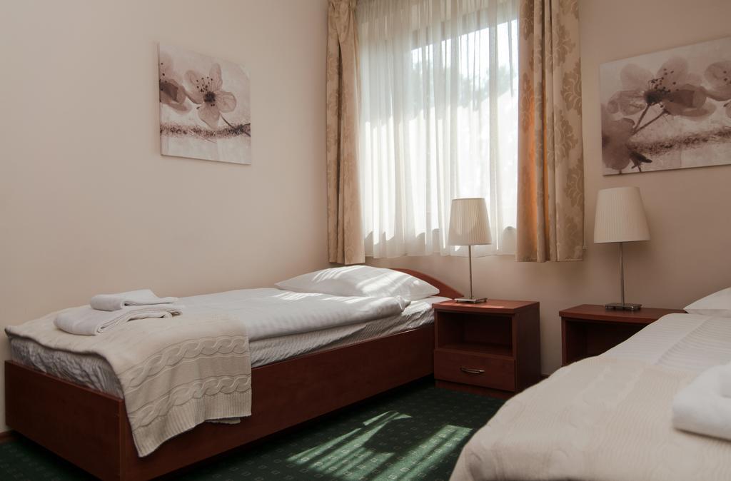 Willa Pory Roku Łódź Extérieur photo